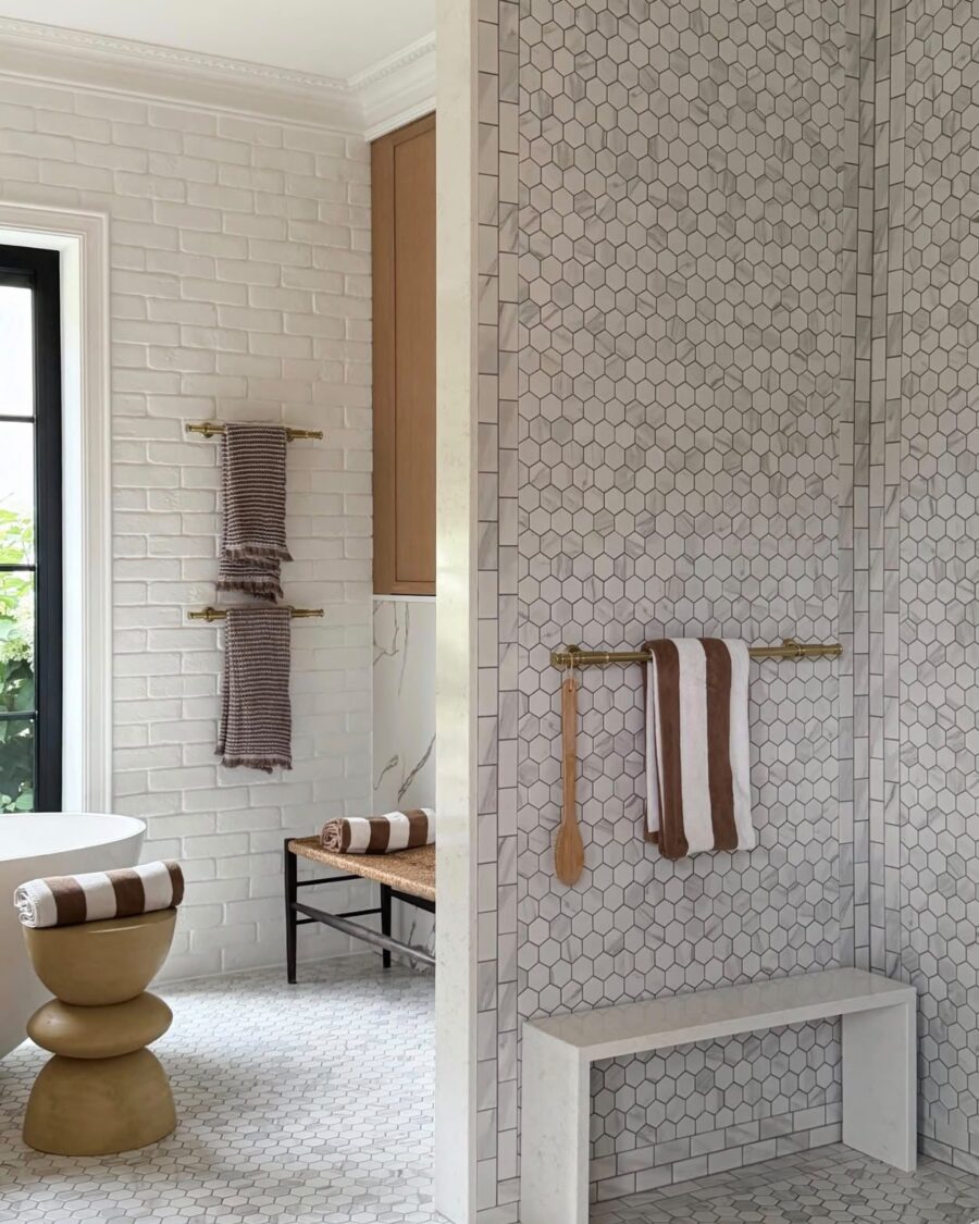 Chinoiserie and Marble Bathroom