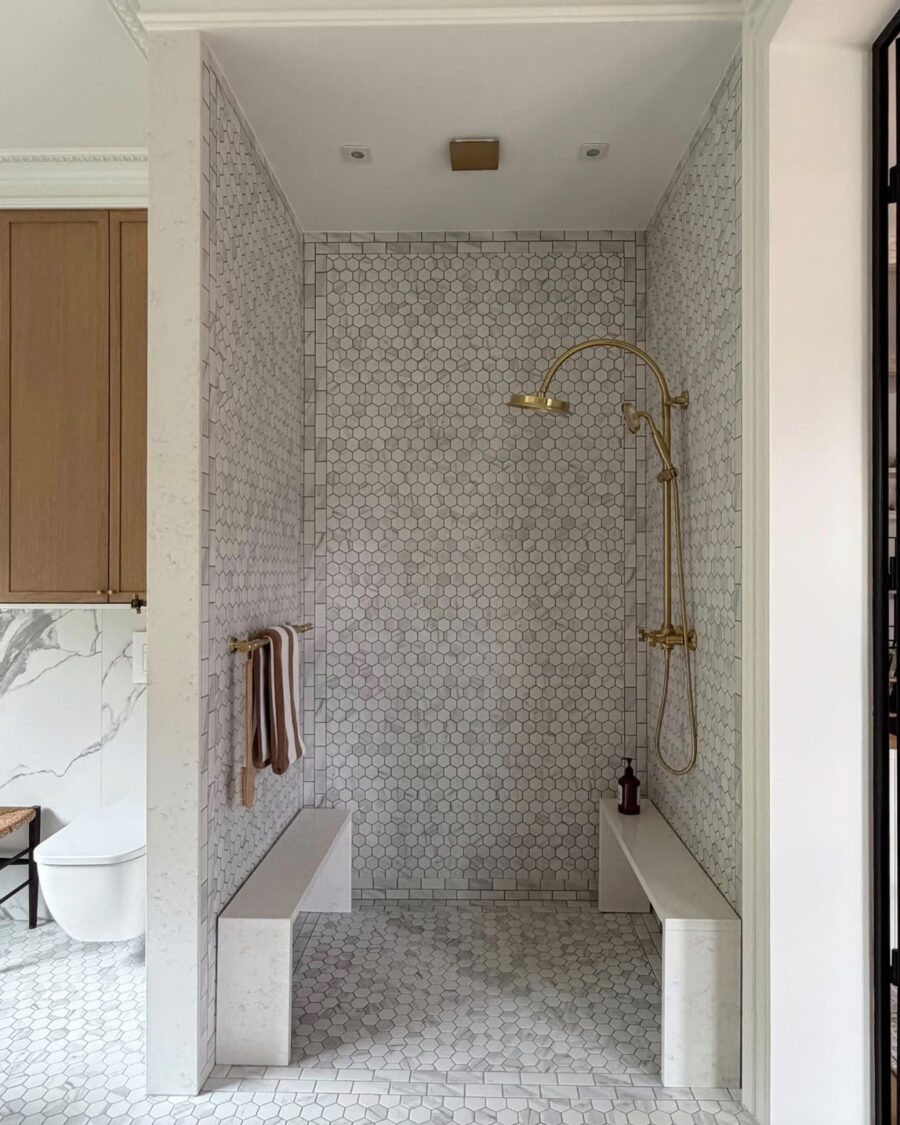 Chinoiserie and Marble Bathroom
