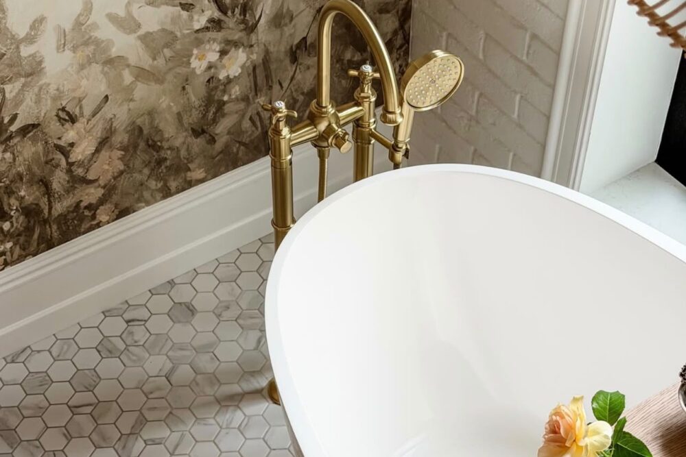 Chinoiserie and Marble Bathroom